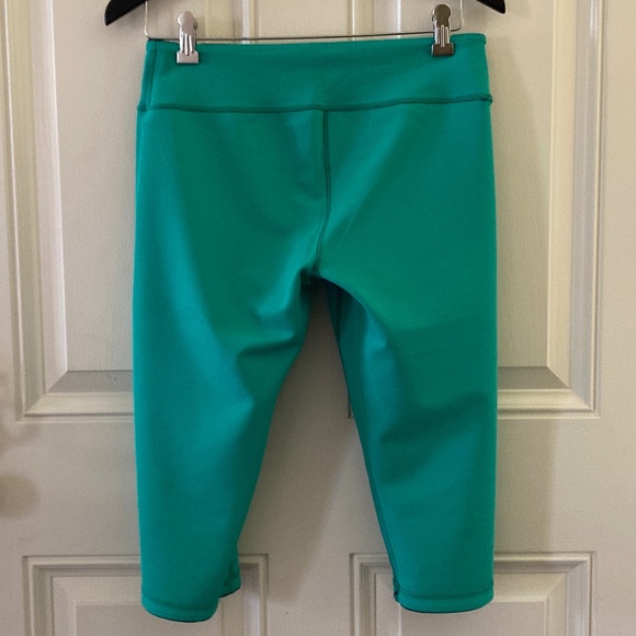 Zella Women's Live In Slim Fit Capri Pants/Reversible Green to Gray/M/NWT! - Picture 2 of 7